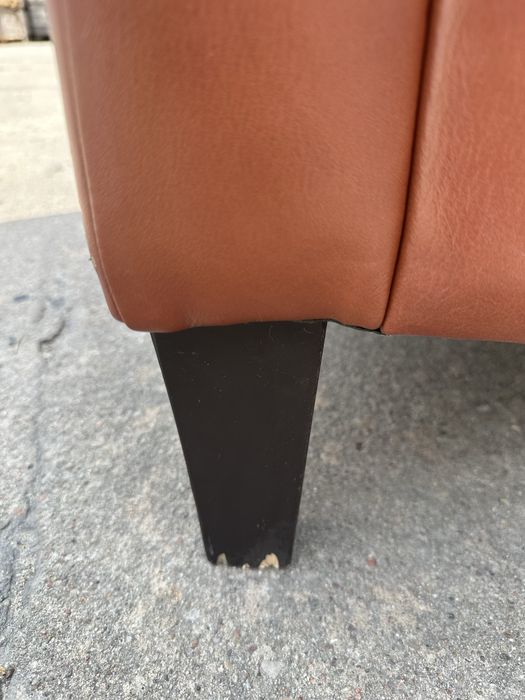 Skórzany fotel z podnóżkiem Almi Decor - odbiór osobisty