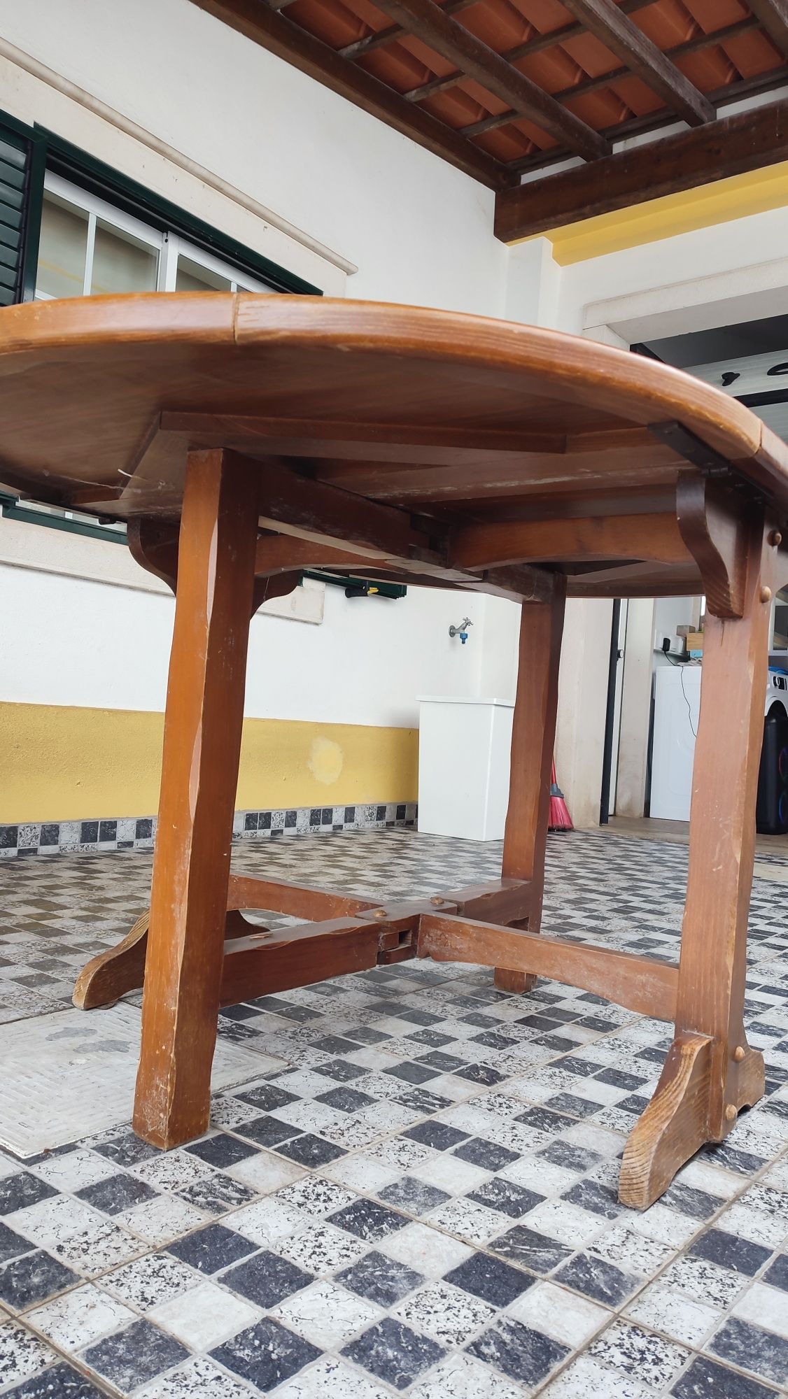 Mesa em Madeira Maciça
