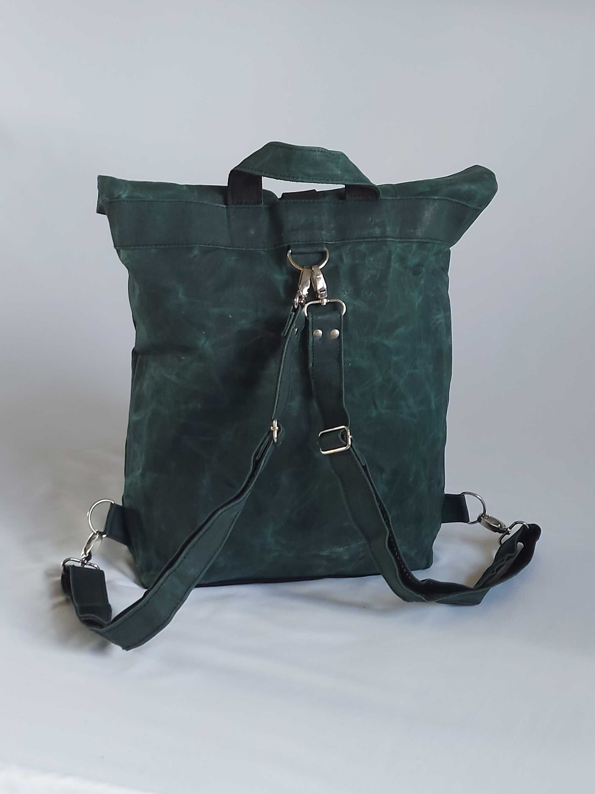 Plecak z płótna woskowanego (bagpack made of waxed material)
