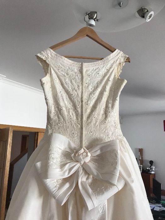 Vestido de noiva com oferta dos sapatos num 37