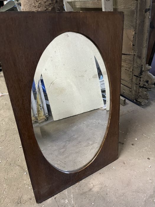 Stare fazowane lustro w drewnianej ramie