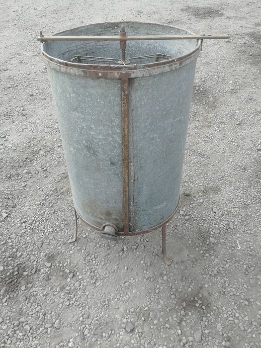 Wirówka do miodu, miodarka