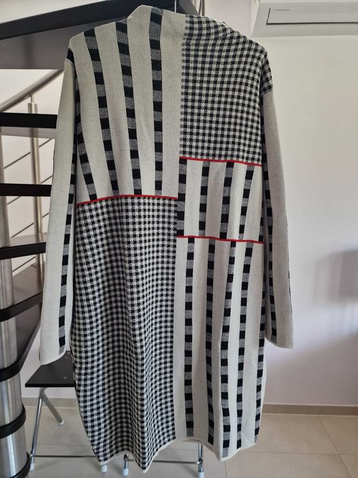 Sukienka dzianinowa oversize geometryczny wzór – stan idealny