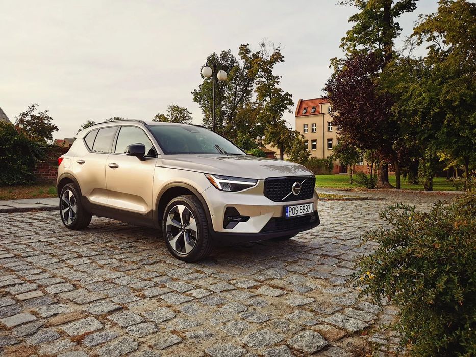 Volvo XC 40 B5 4x4 Śliczne XC40 | Szampan/Złoty| Bogate wyposażenie | Jak nowy!