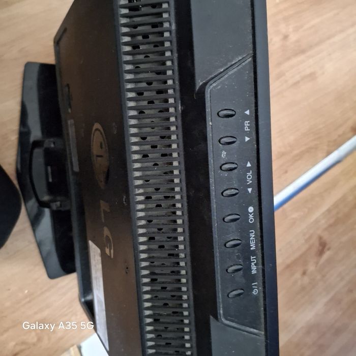 Monitor LG z kablem