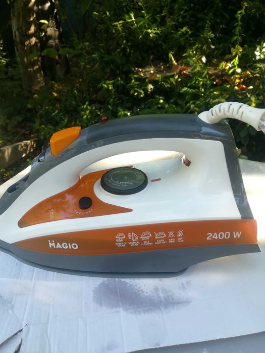 Продаю утюг " MAGIO MG-134 " 2-2,4квт