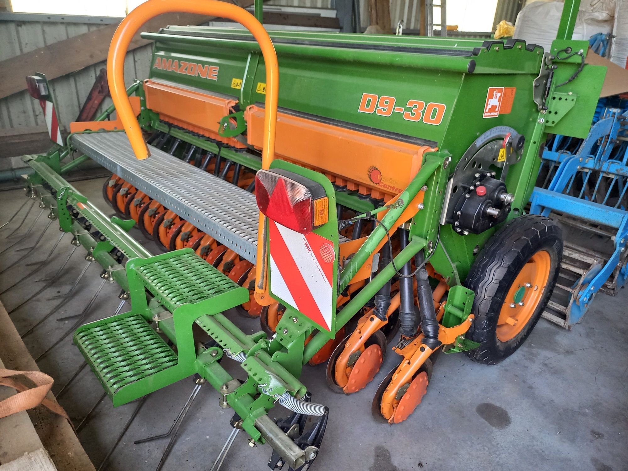 Amazone D9-30 super talerzowy siewnik zbożowy