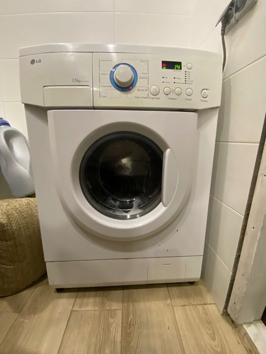 Стиральная машина LG 3,5 кг узкая, рабочая, бу. Модель WD 1018 SU