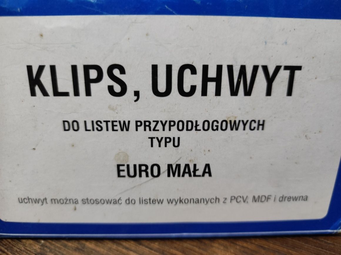Klipsy uchwyty montażowe do listew MDF drewnianych przypodłogowych