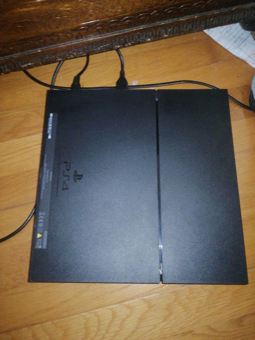 Playstation 4 normal com jogo incluído/comando incluído