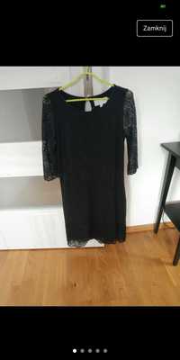 Czarna elegancka koronkowa sukienka Reserved