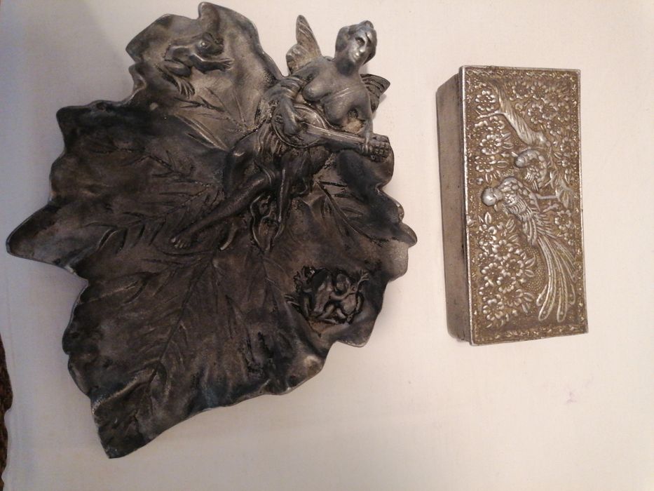 Cinzeiro e Caixinha/Porta-jóias em Metal