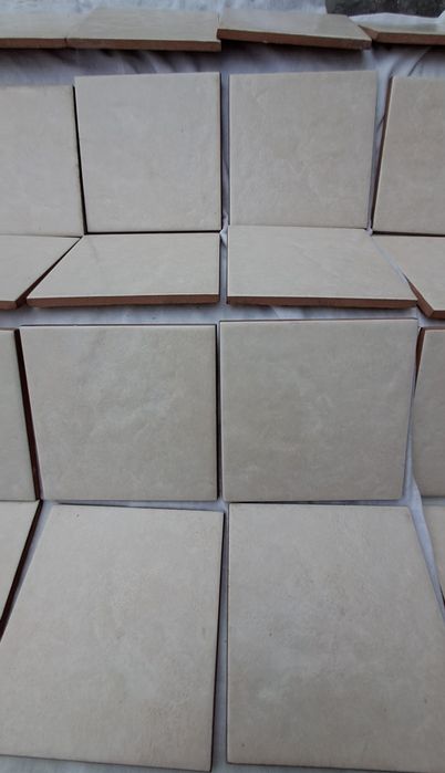 Плитка керамічна 16 і 33 штуки залишки