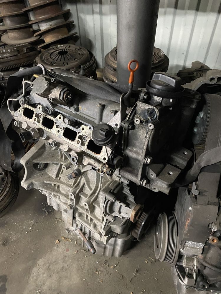 Двигун VW Golf Tauran Caddy skoda  1.6 FSI BLF BGU AZD AVU AKL ADP