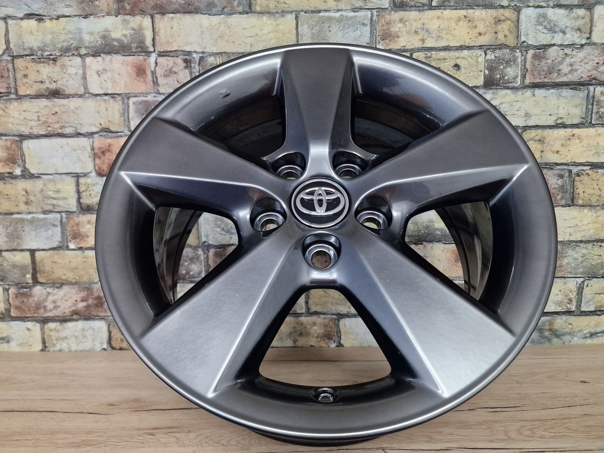 Felgi 16' 5x114,3 TOYOTA Avensis Auris Corolla Yaris RAV 4 Verso Prius