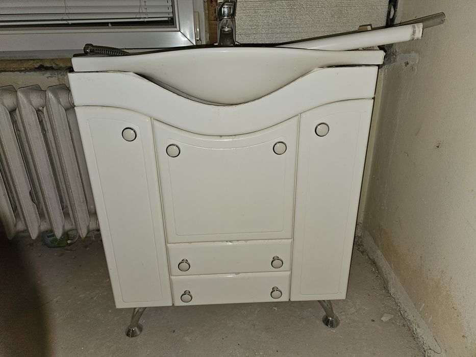 Komplet lazienkowy umywalka z lustrem. Z demontażu