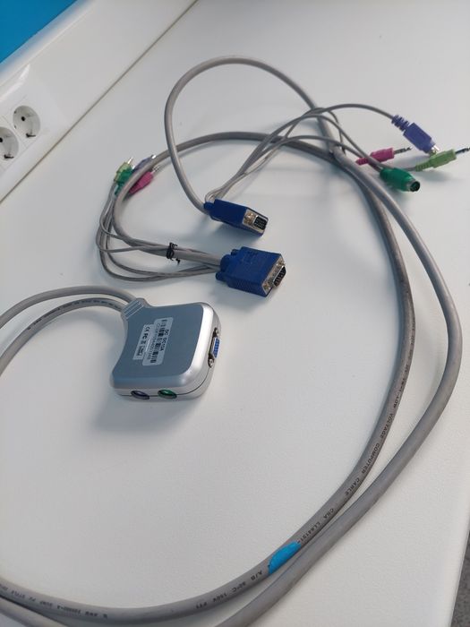 Kvm - 2 pcs num monitor.  ps/2