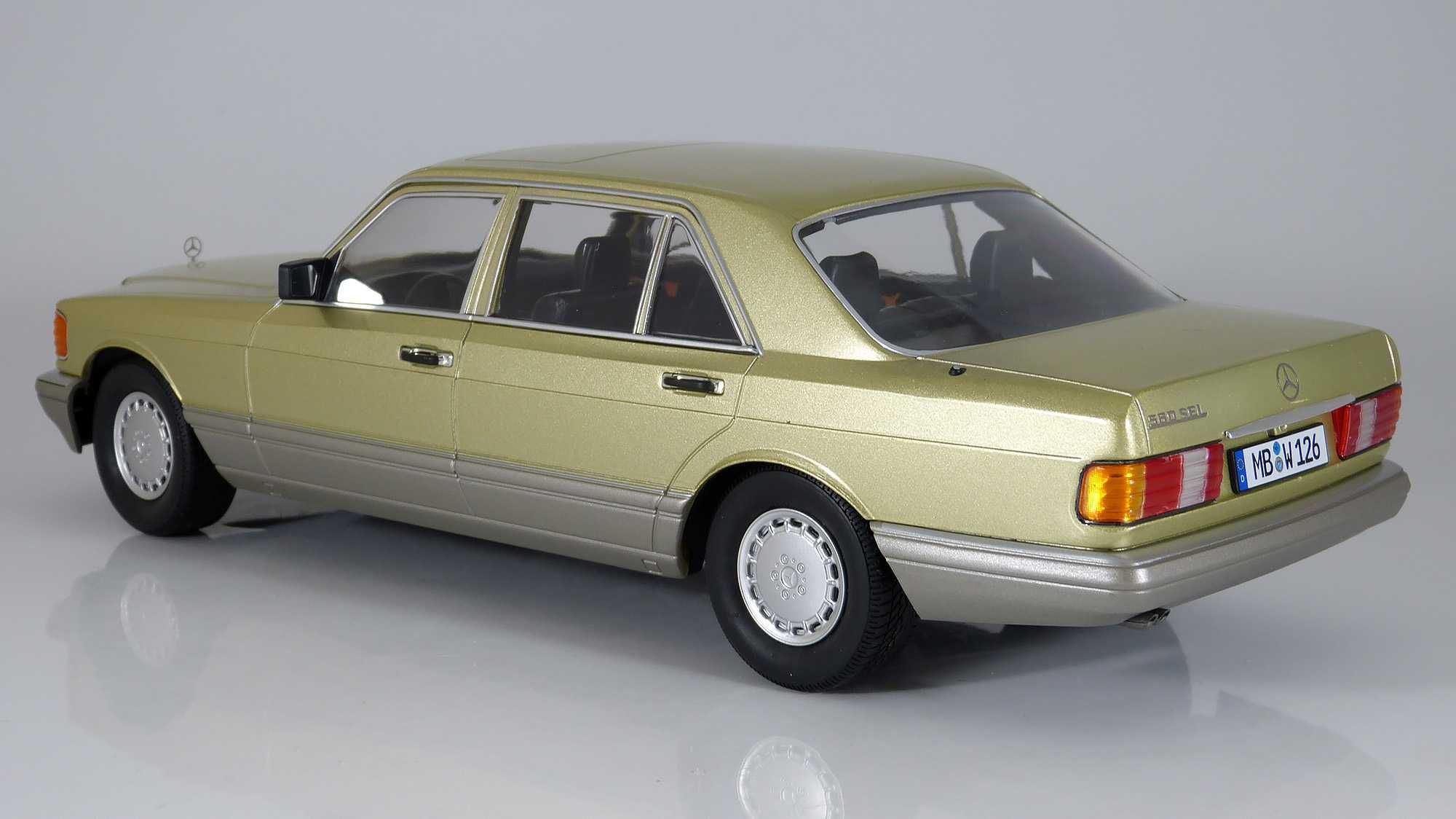 Model 1:18 iScale Mercedes-Benz 560 SEL S-class (W126) 1985 green/grey