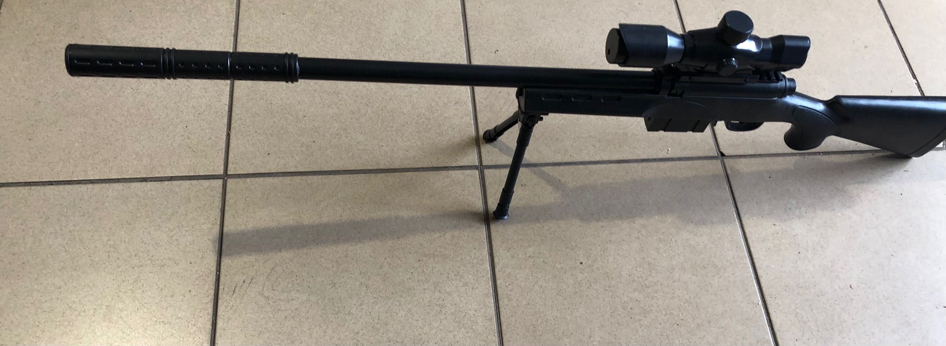 Снайперська гвинтівка з лазерним прицілом 97 см