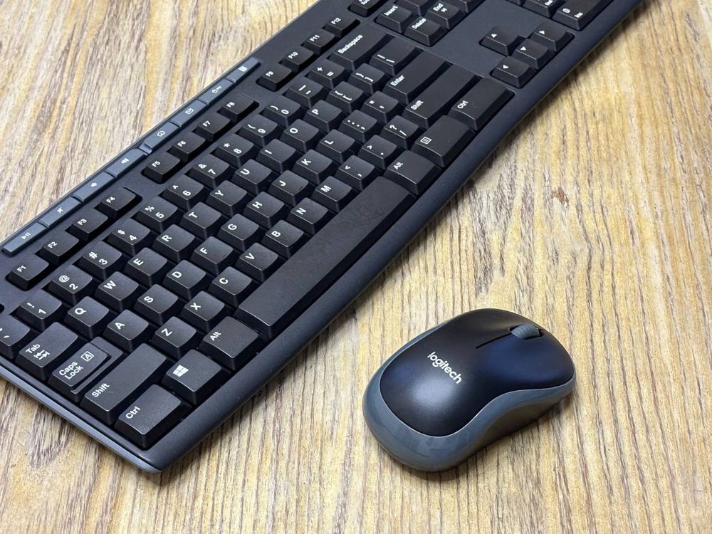 Клавіатура з мишею Logitech Wireless