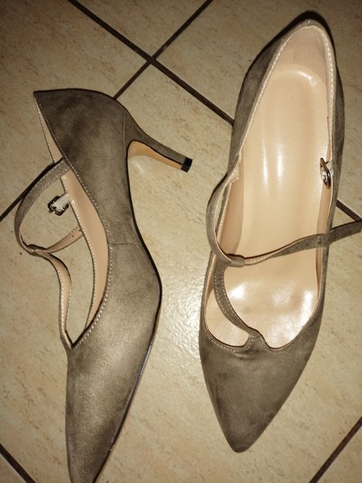 Szpilki beżowe rozmiar 38