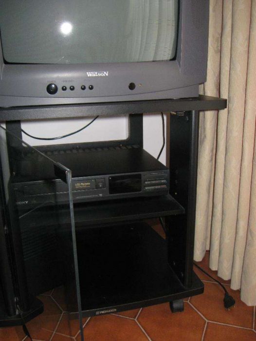 Televisor e Móvel c/ rodas + t d t