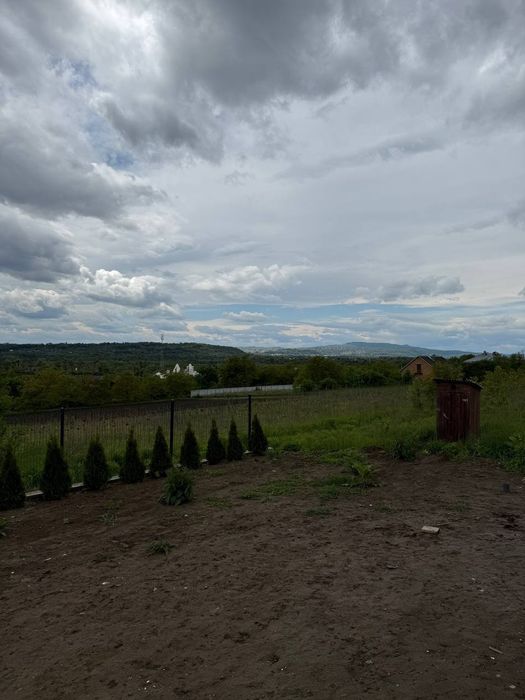 Продається новий будинок біля лісу