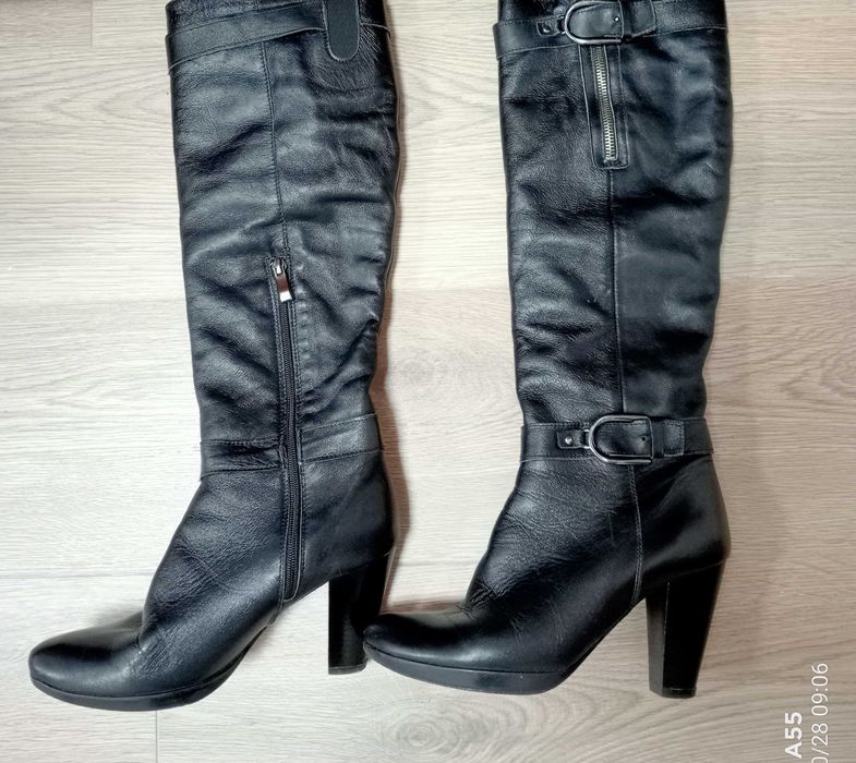 Чоботи жіночі 2 пари