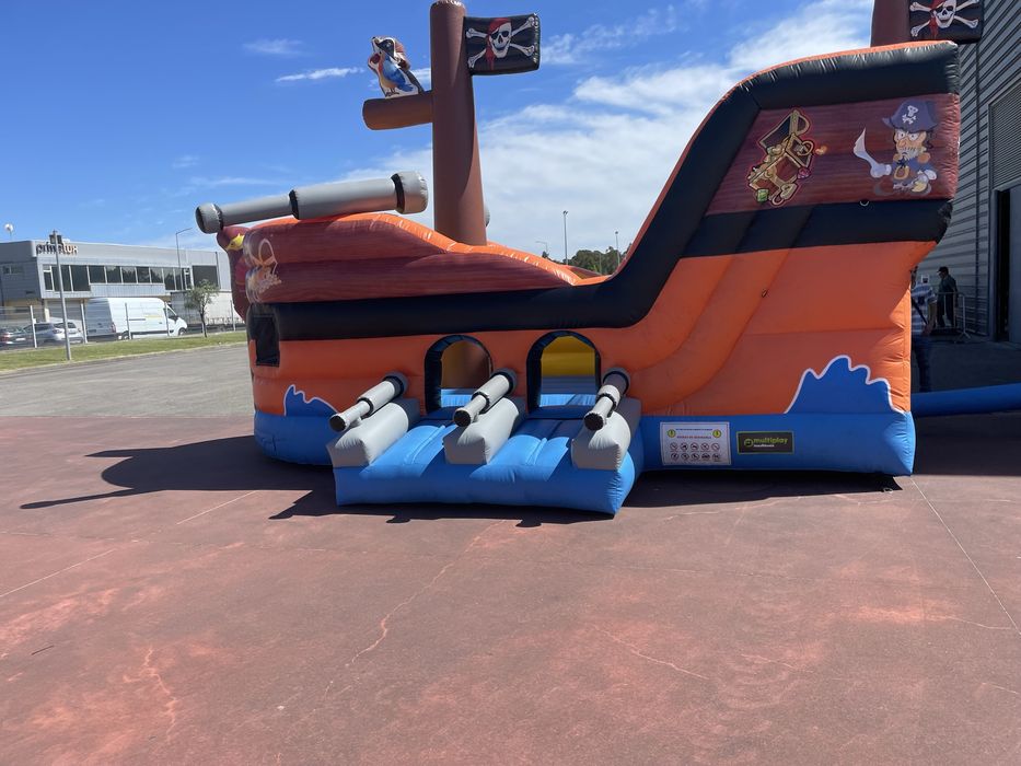 Insuflável Barco Pirata - semi novo