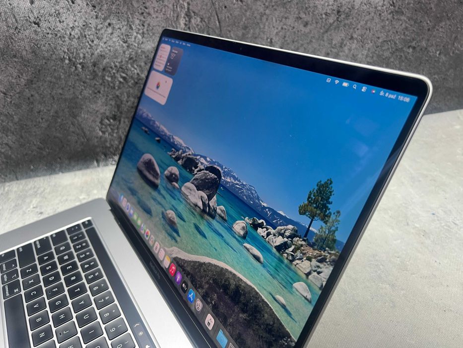 MacBook Pro / i7-9750H / 16GB DDR4 / 512SSD / Radeon Pro 5300M / 16 3K