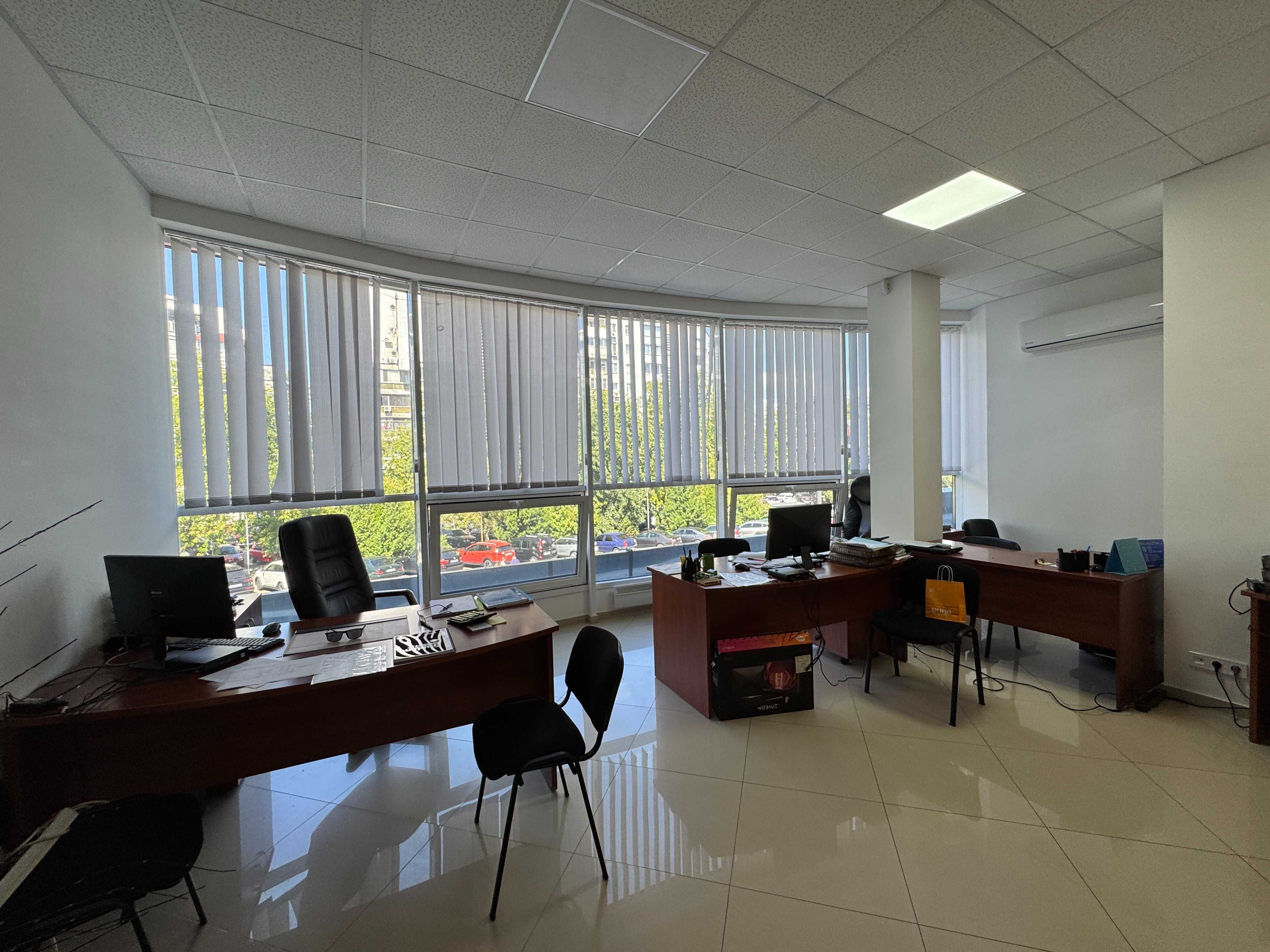 Панорамний офіс в центрі міста