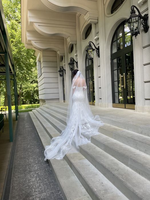 Тендітна весільна сукня Crystal з неймовірним шлейфом