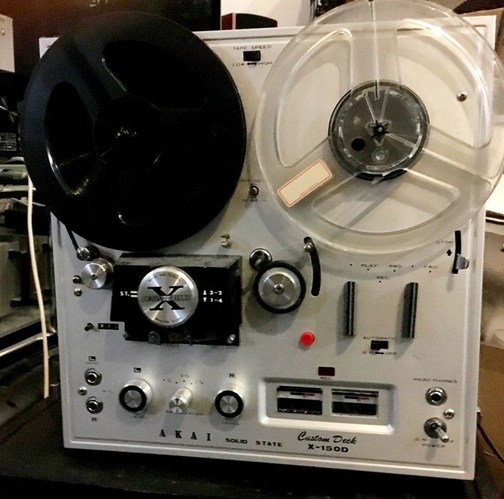 AKAI X 150D катушечный магнитофон.