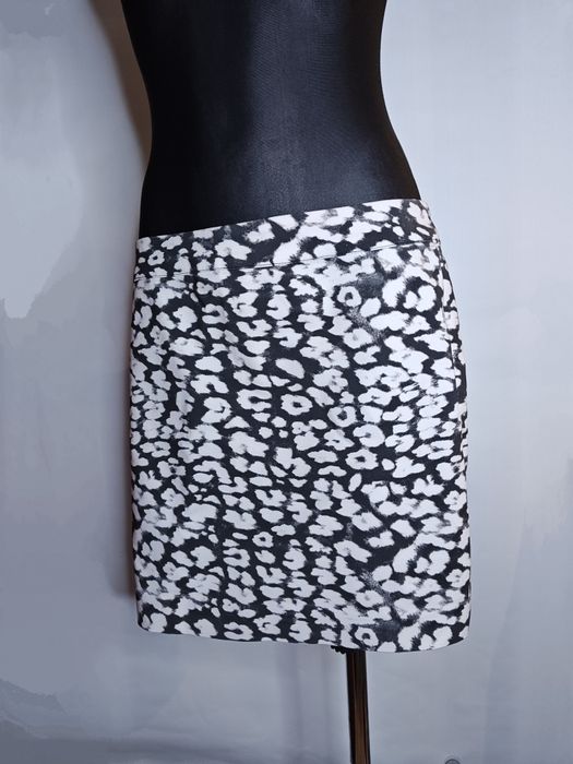 Marmurkowa spódnica mini w plamki - idealna do stylizacji casual /Boho