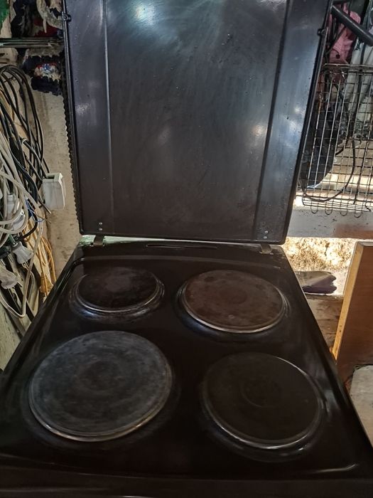 Продам стиральную машинку Bosch и электро печь Hansa только самовывоз