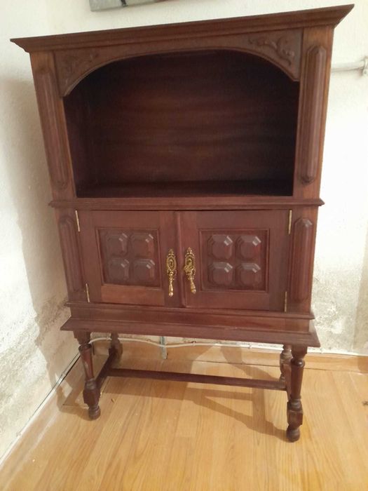 Vários móveis 1 arca 1 sapateira