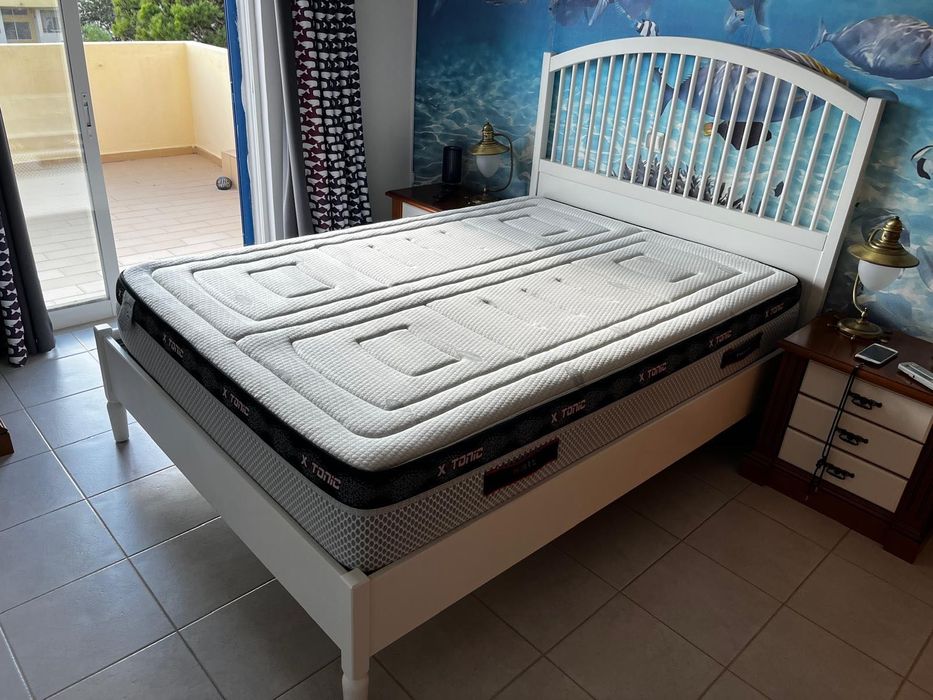Cama nova Ikea branca + colchão + sobrecolchão