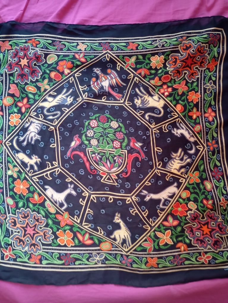 Hermes paris вінтажна хустка, шов роуль.