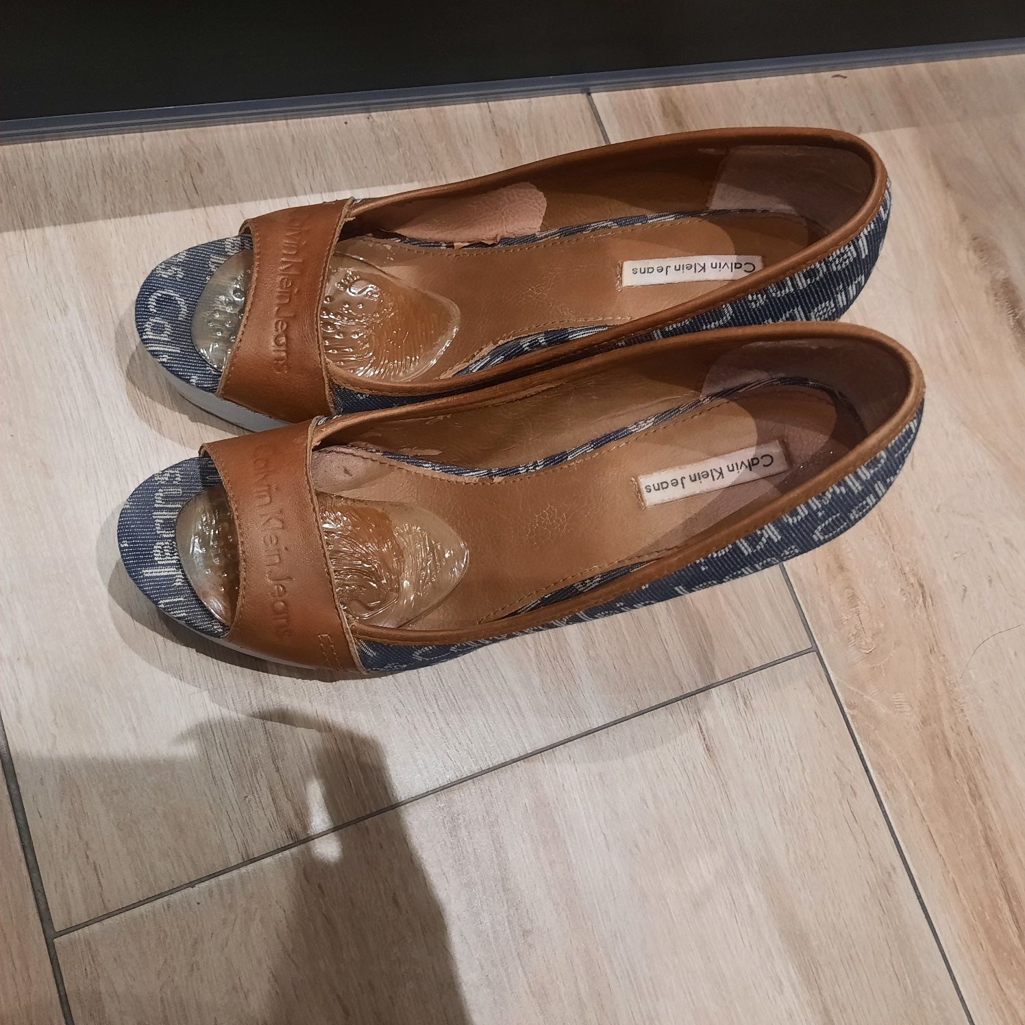 Buty na koturnie Calvin Klein r.38