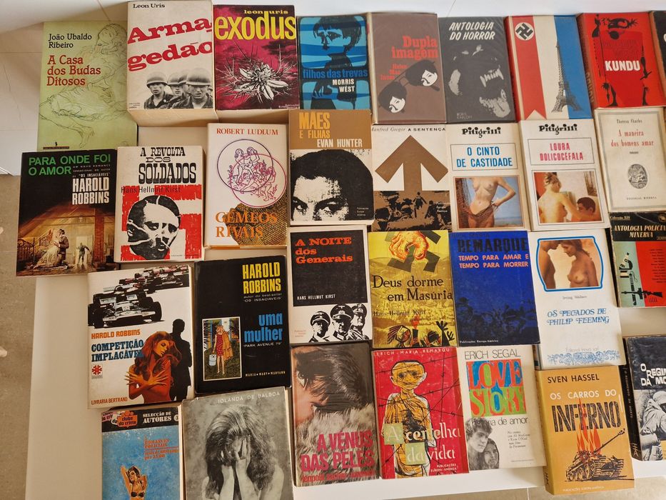Lote 34 livros Romances/Policiais