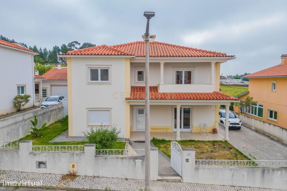 Moradia T5 com Jardim, Garagem e Churrasqueira – Entrada da Figueira d