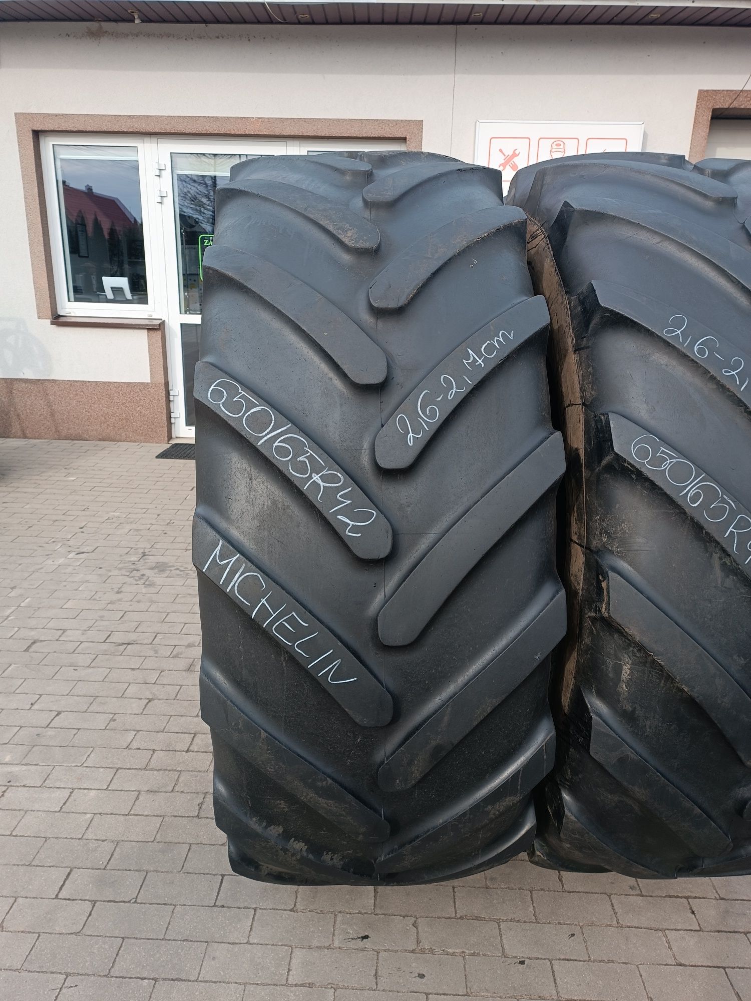 650/65R42 Michelin Multibib