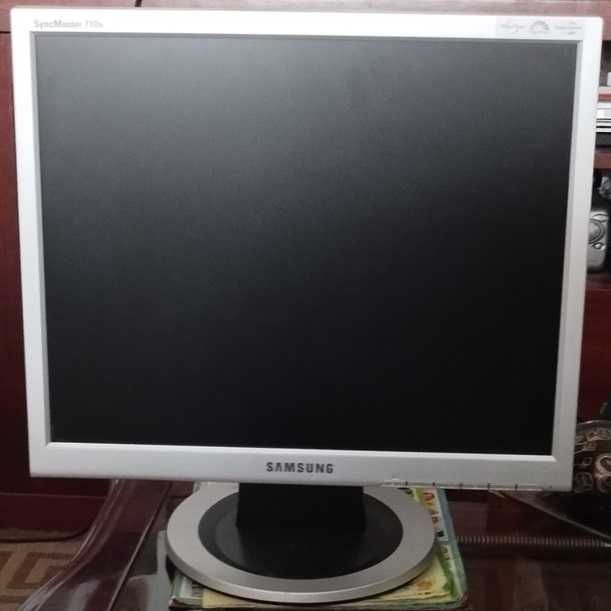 Samsung SyncMaster 710N 17" LCD Monitor, VGA/HDMI, Like New64409492190209120
