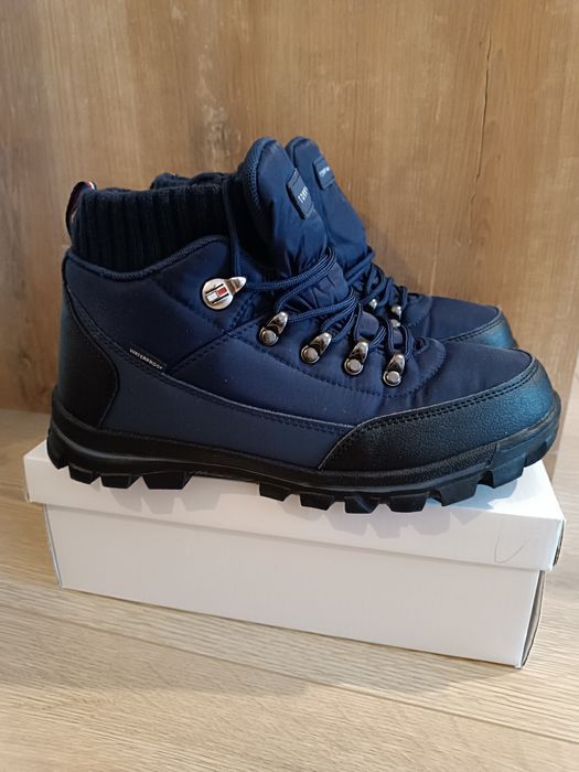 Uniwersalne ocieplane trapery - śniegowce Tommy Hilfiger roz 39.