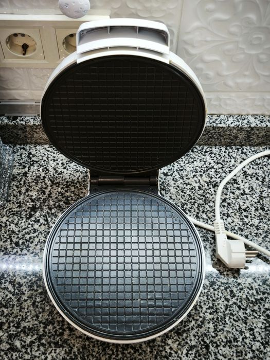 Вафельниця Сатурн