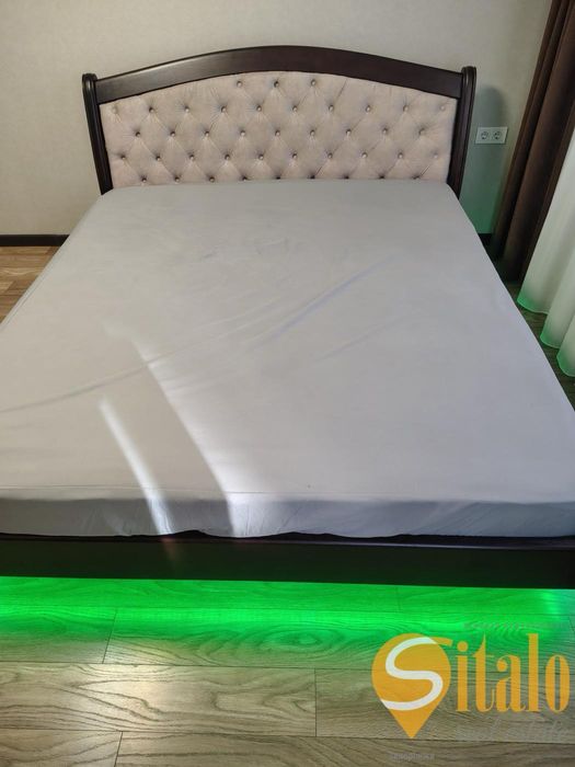 Продам двокімнатну з ремонтом та меблями, космос (020)