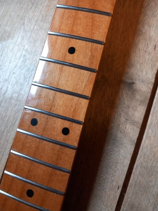 Gitara elektryczna gryf klonowy stalowe progi