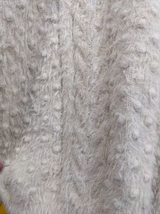 Кофта пухнаста та м'яка