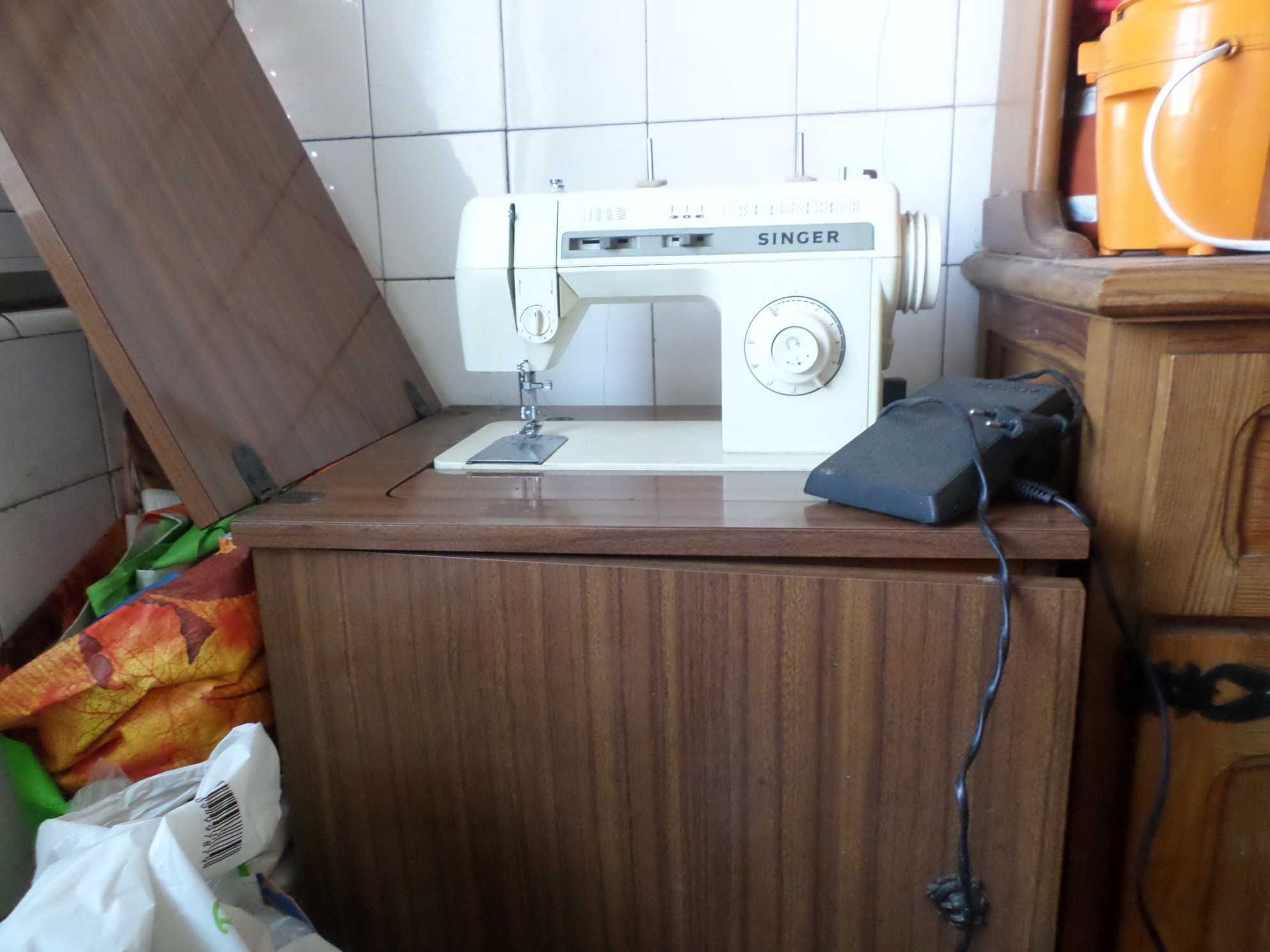 Maquina de costura SINGER com pedal