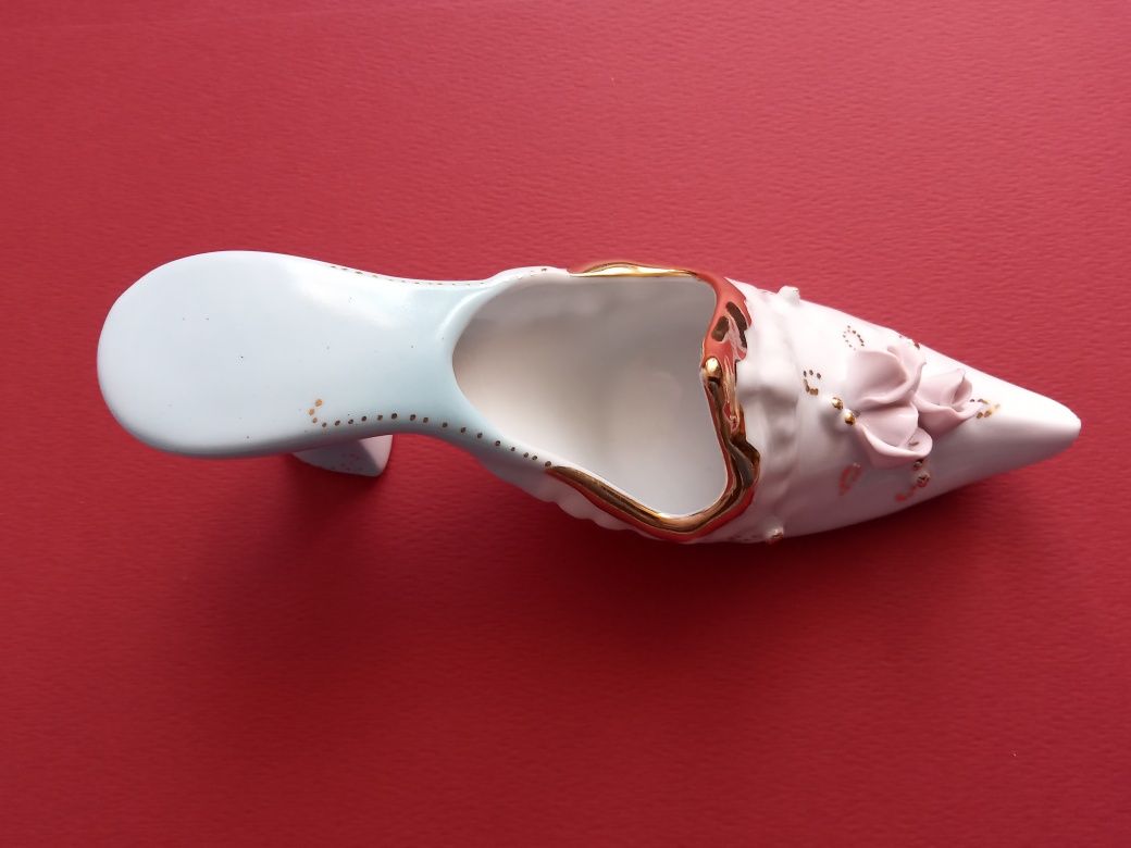 Figurka porcelanowa pantofelek firmy Stipo